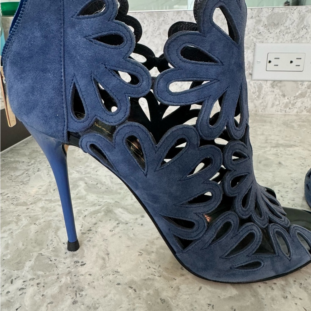 AUTHENTIC OSCAR DE LA RENTA blue suade 37.5 - Picture 9 of 10